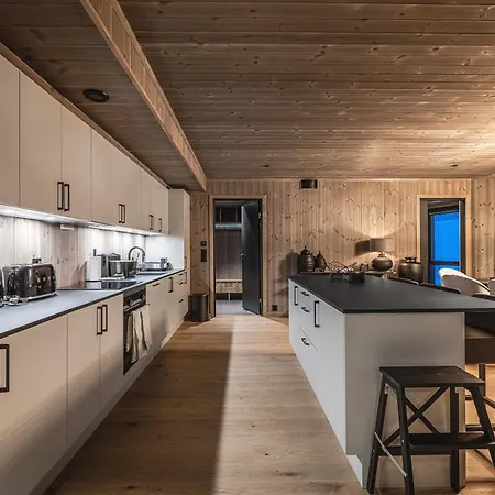 Brand New Luxury By The Slopes, 公寓 *