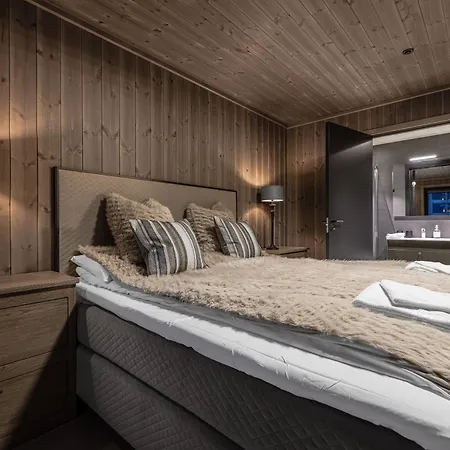 Brand New Luxury By The Slopes, 公寓