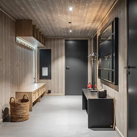 Brand New Luxury By The Slopes,